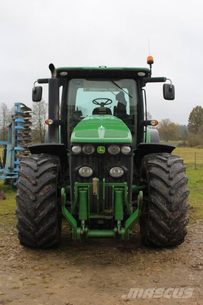 John Deere 8245 R Traktorit