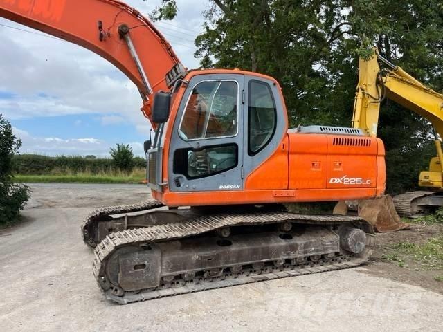 Doosan DX 225 LC Telakaivukoneet