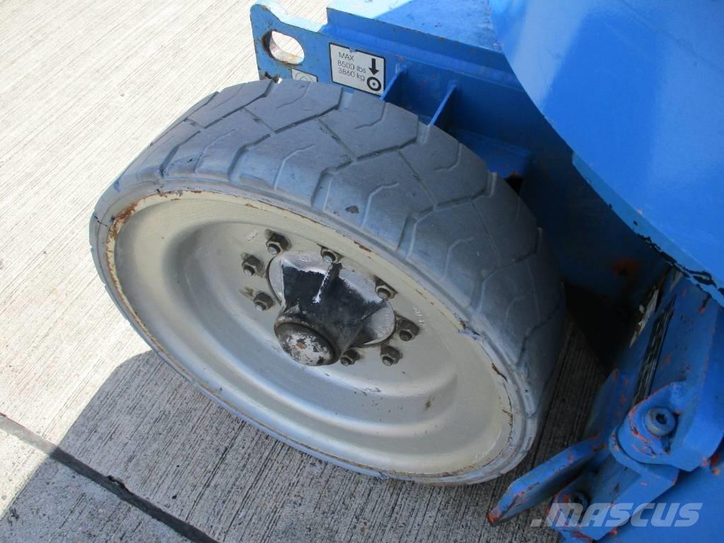 JLG E300 AJP (180) Pienikokoiset itseliikkuvat puominostimet