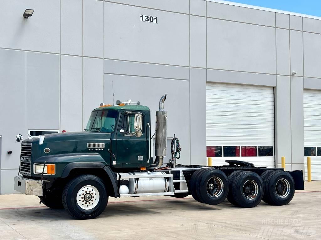 Mack CL 713 Vetopöytäautot