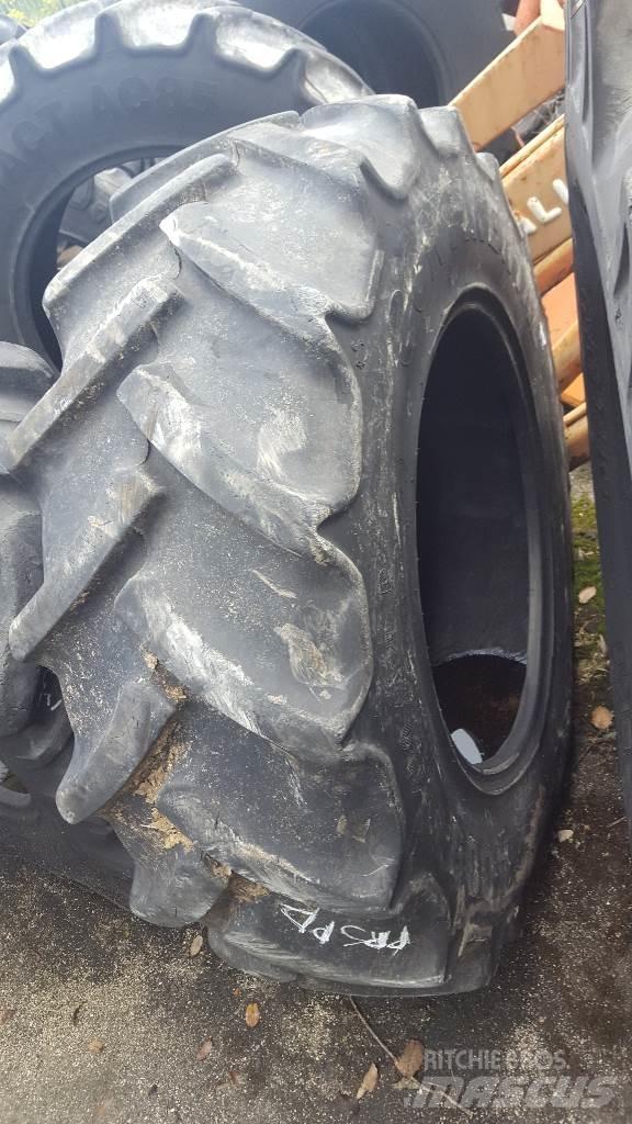  Pneu 13.6R24 Renkaat ja vanteet