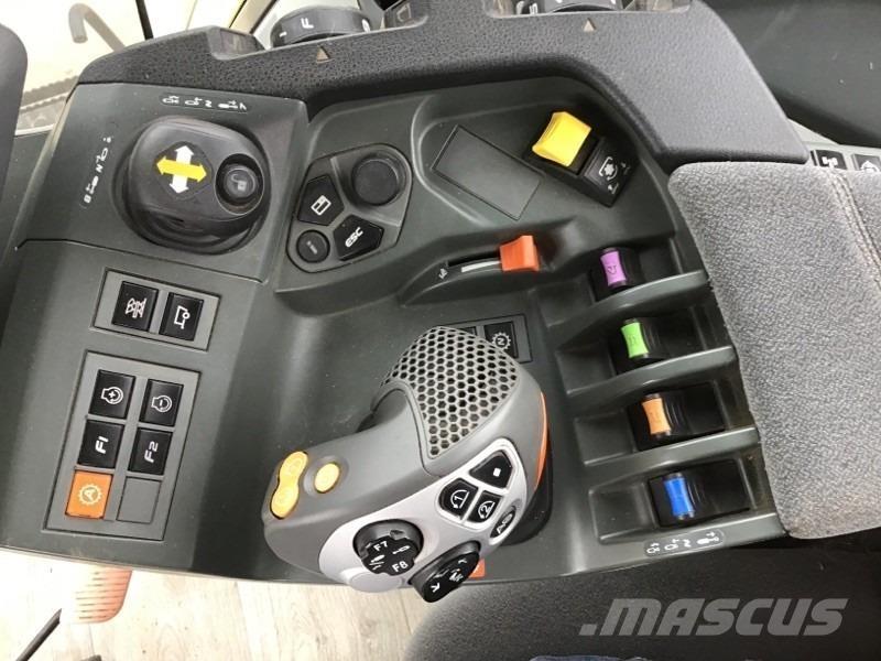 CLAAS Axion 830 Traktorit