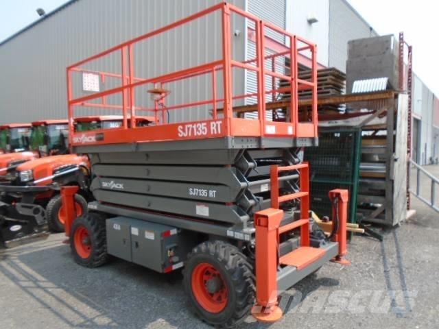 SkyJack SJ 7135 RT Saksilavat