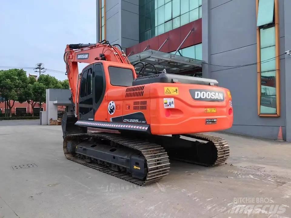 Doosan DX225LC-9C Telakaivukoneet