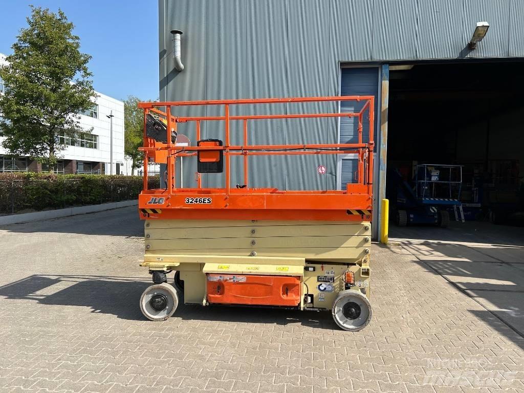 JLG 3246 ES Saksilavat