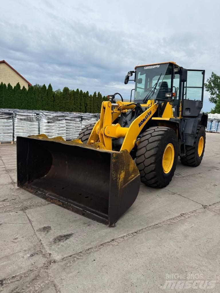 Komatsu WA250 Pyöräkuormaajat