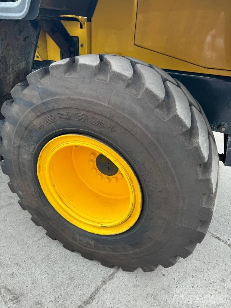 Komatsu WA250 Pyöräkuormaajat
