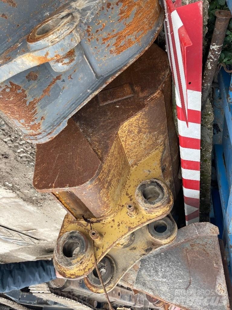 CAT 323 D Telakaivukoneet