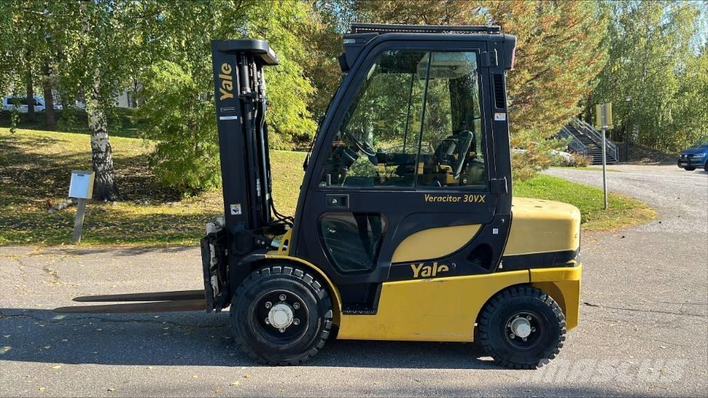 Yale GDP 30 VX Dieseltrukit