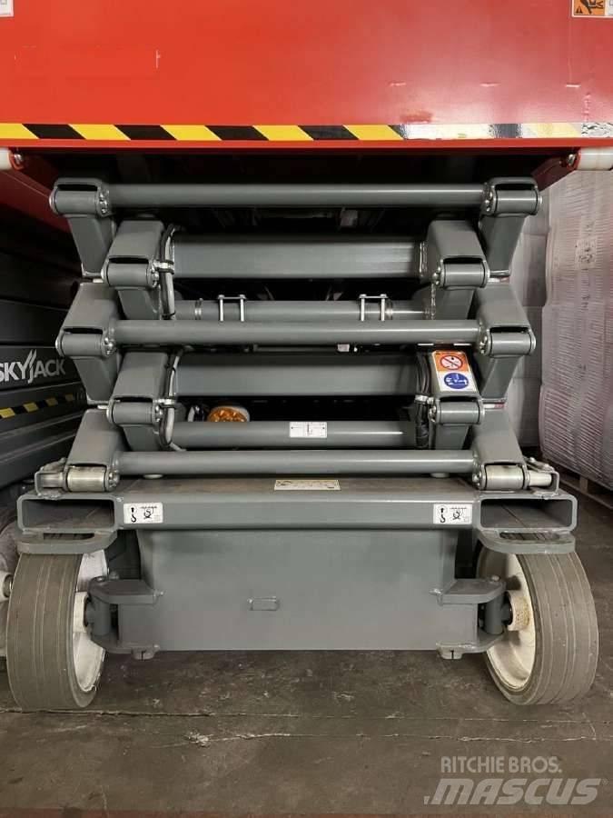 SkyJack SJ4732 Saksilavat