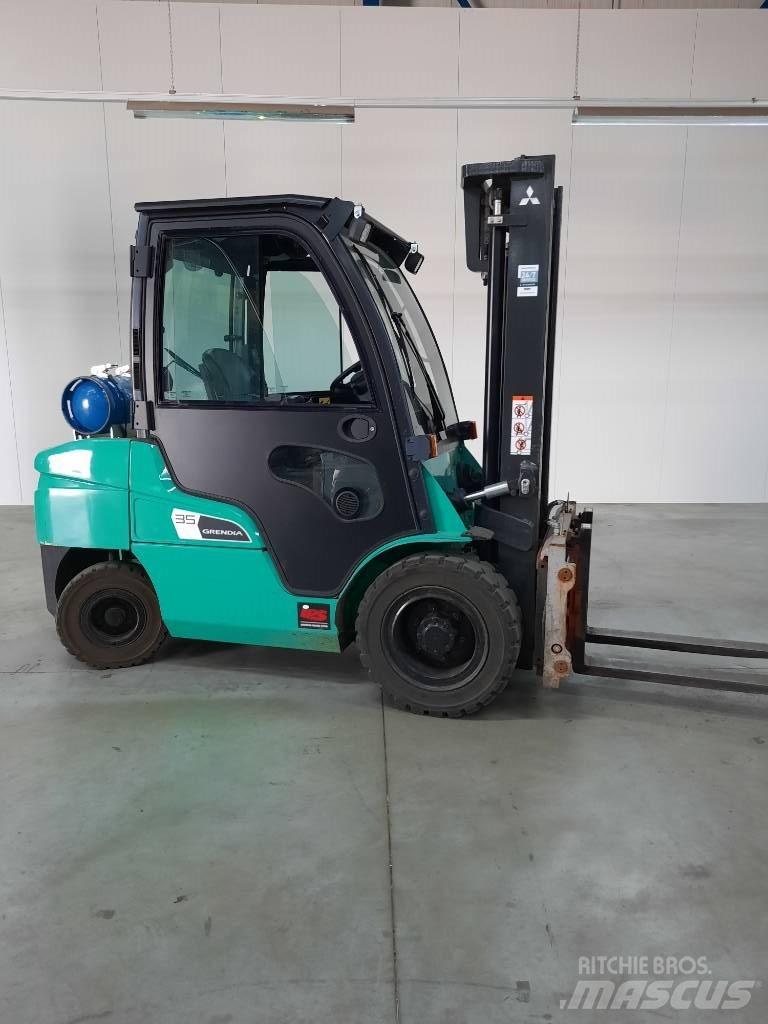 Mitsubishi FG35NT Nestekaasutrukit