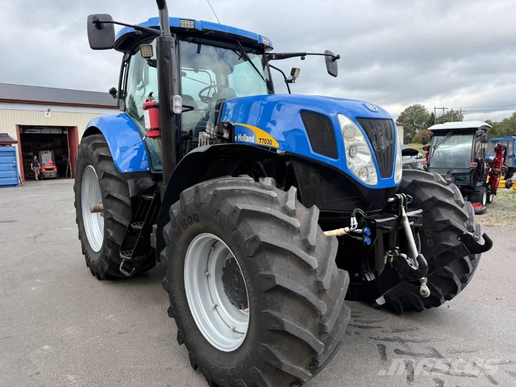 New Holland T7030 Traktorit