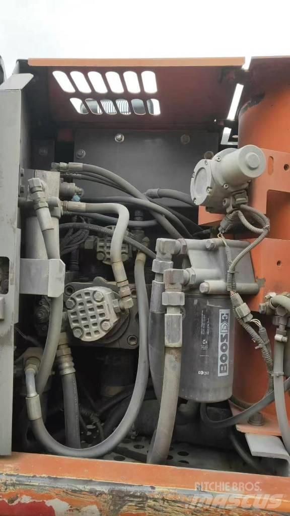 Hitachi ZX130W Pyöräkaivukoneet