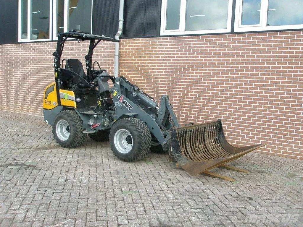 GiANT G2200E Pienkuormaajat