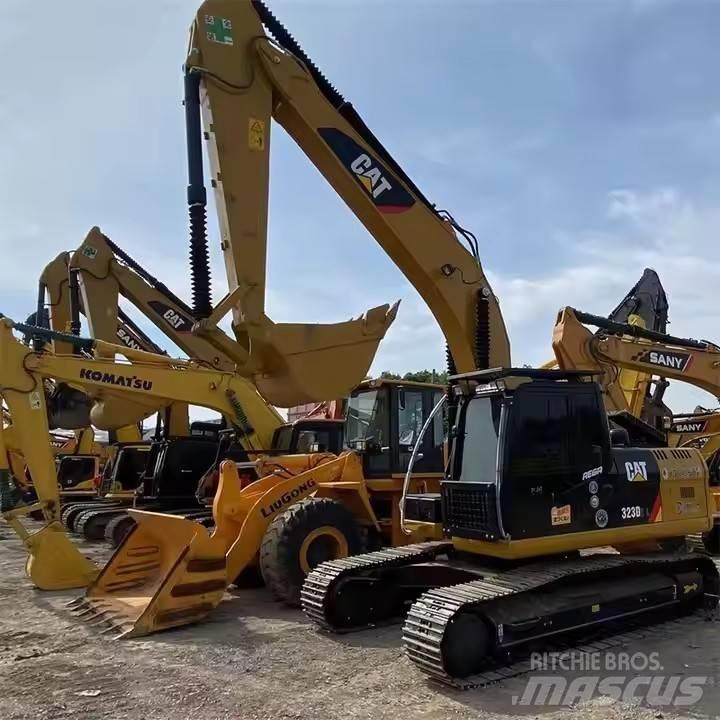 CAT CAT323D2L Midikaivukoneet 7t - 12t