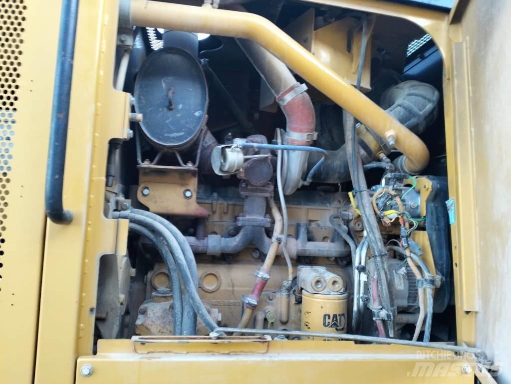 CAT 160 M Tiehöylät