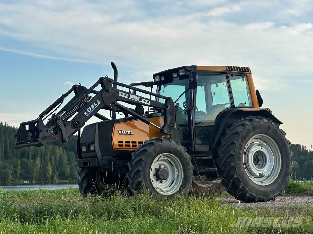 Valtra 6850 Traktorit