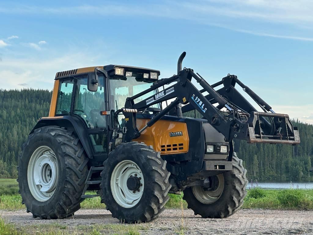 Valtra 6850 Traktorit