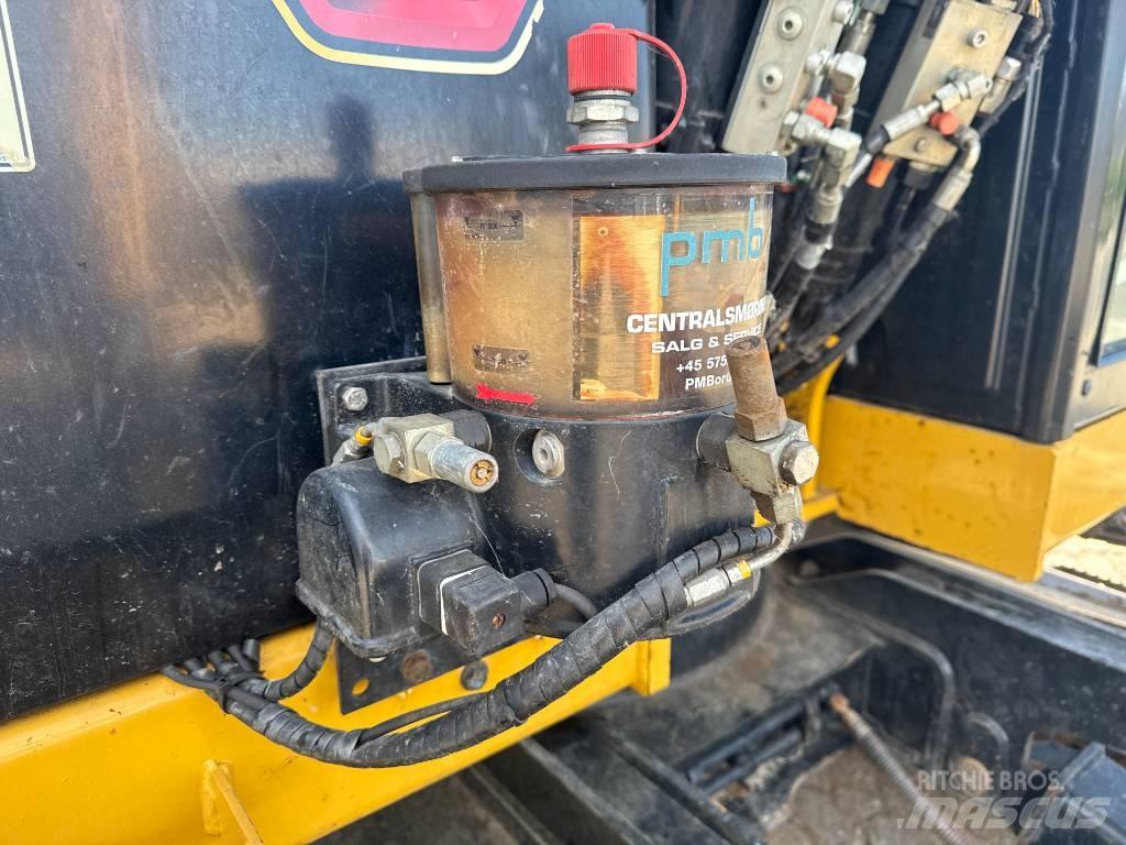 CAT 310 Telakaivukoneet