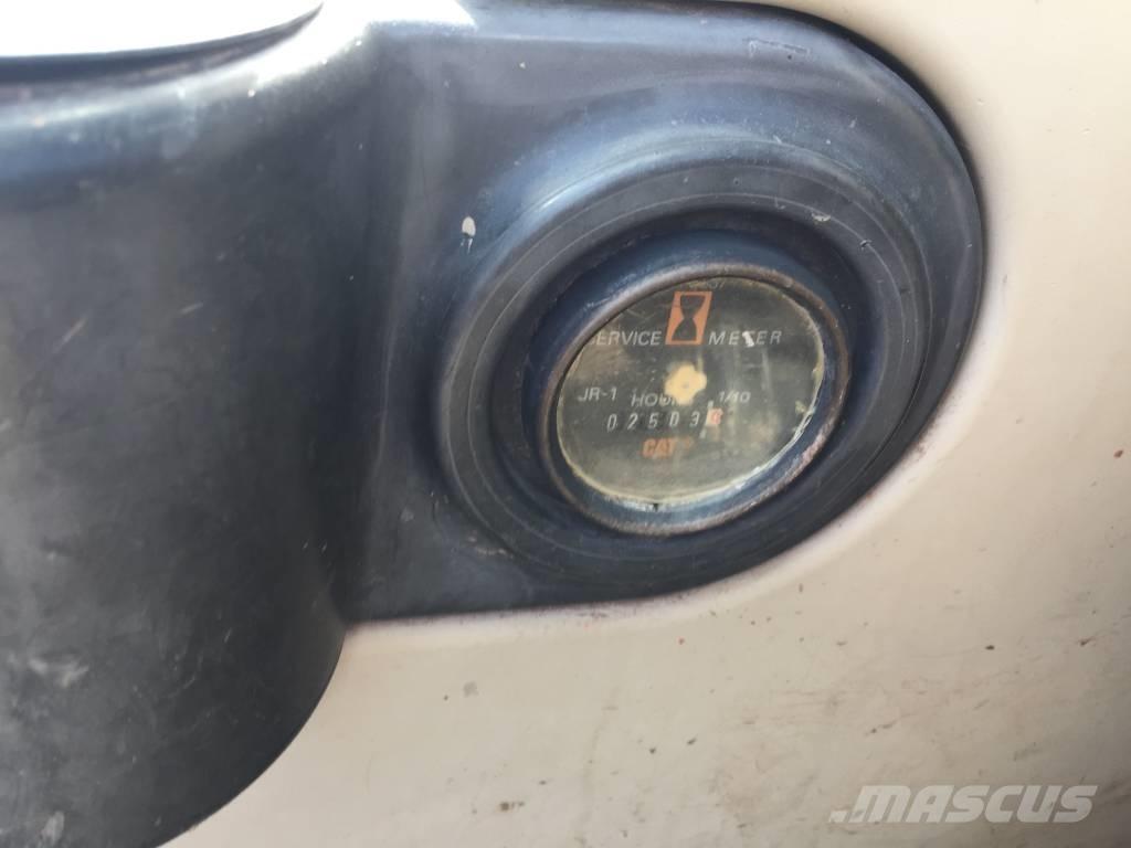 CAT 320 C Telakaivukoneet