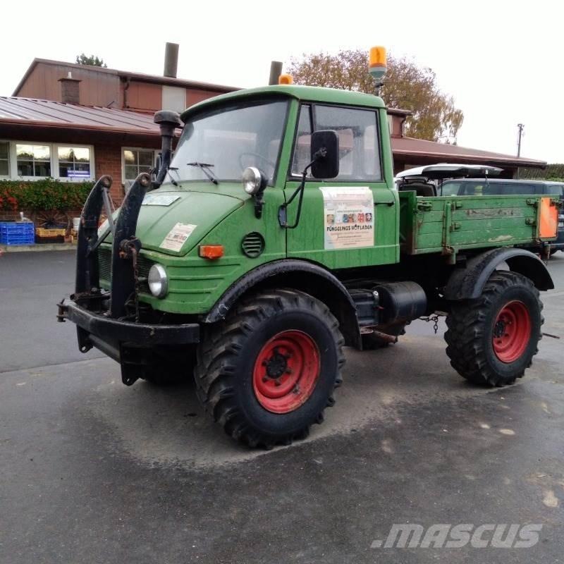 Mercedes-Benz U421 Traktorit