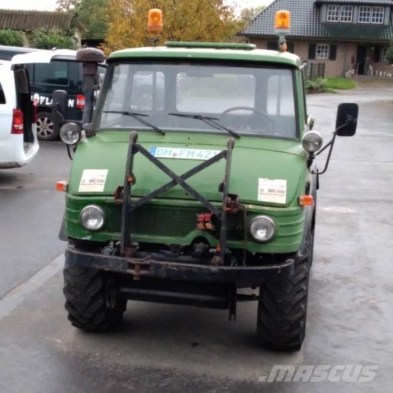 Mercedes-Benz U421 Traktorit