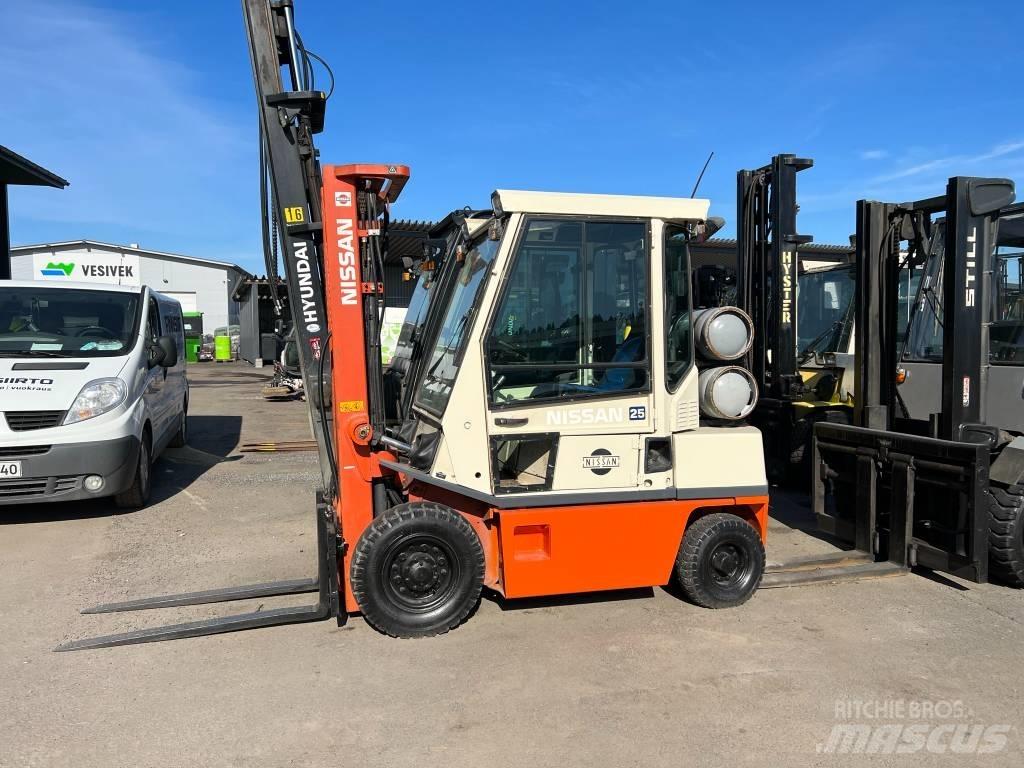 Nissan PH02A25U Nestekaasutrukit