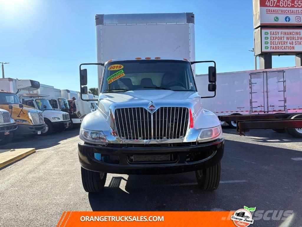 International 4300 Umpikorikuorma-autot