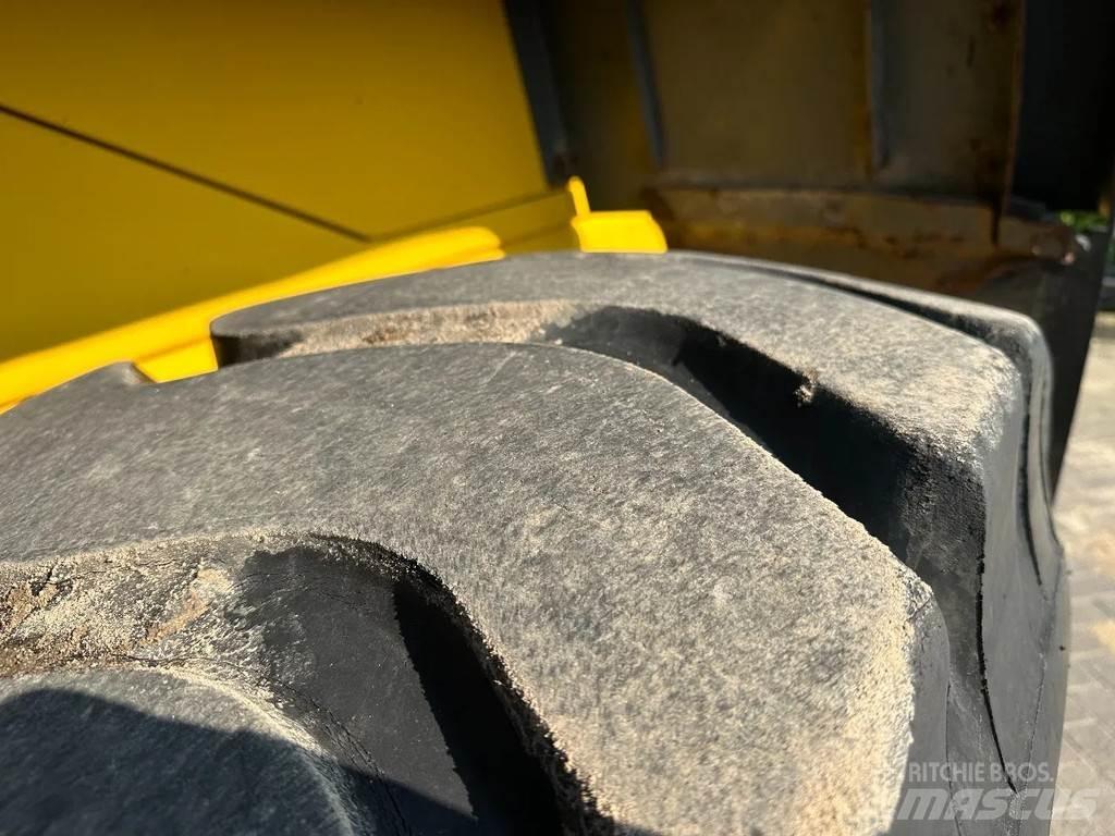 Komatsu WA270-3 Pyöräkuormaajat