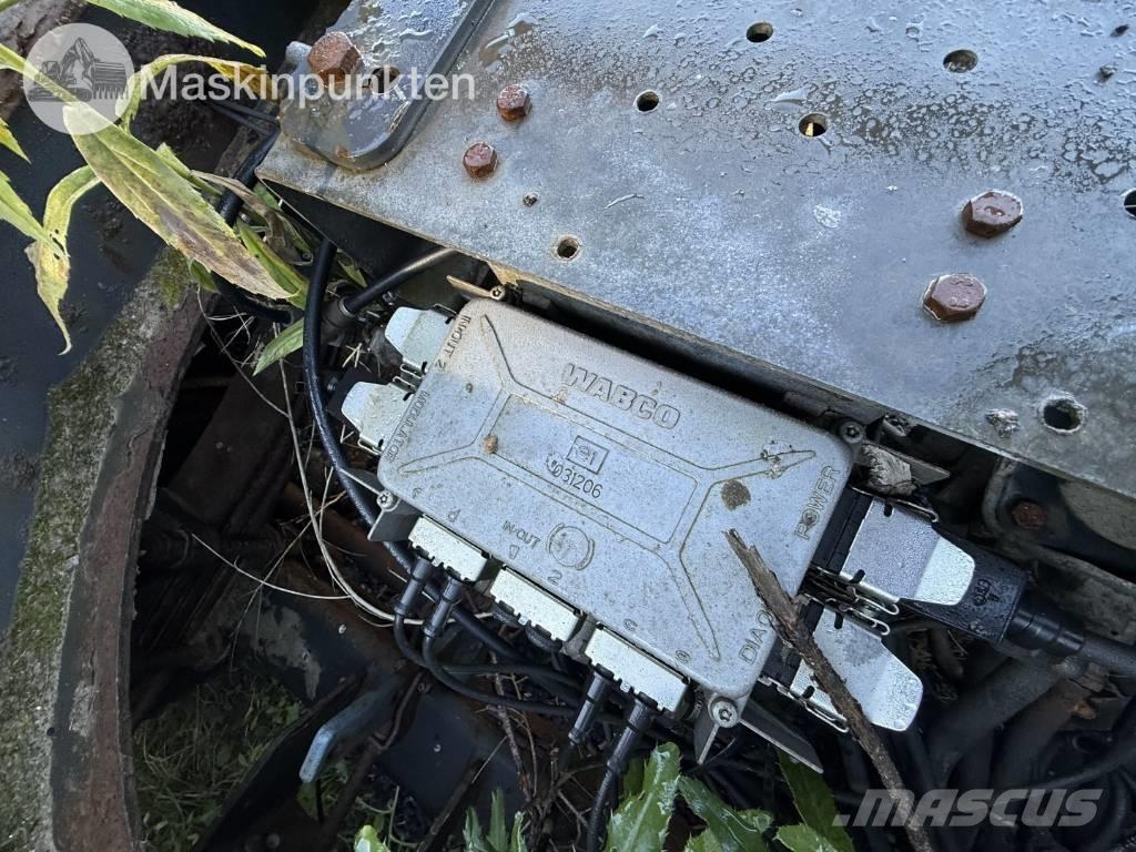 Jyki V 42 T0 Puuperävaunut