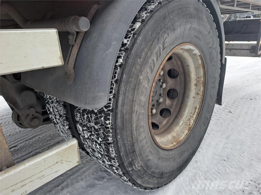 Volvo FLH42 RD Nosturiautot