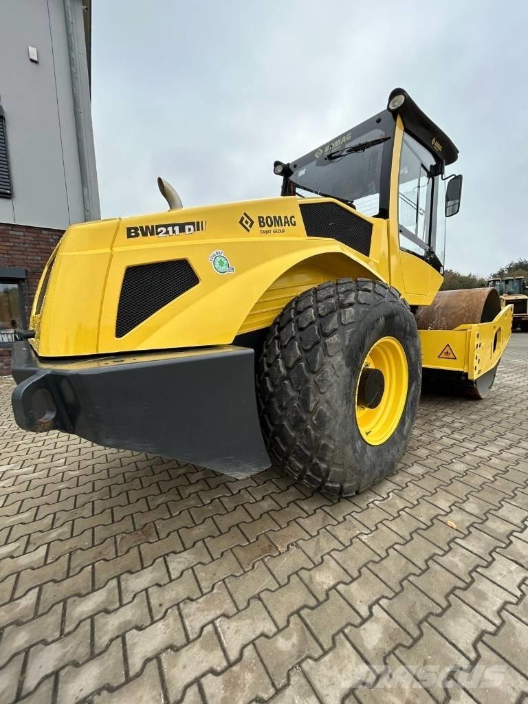 Bomag BW 211 D-5 Yksivalssijyrät