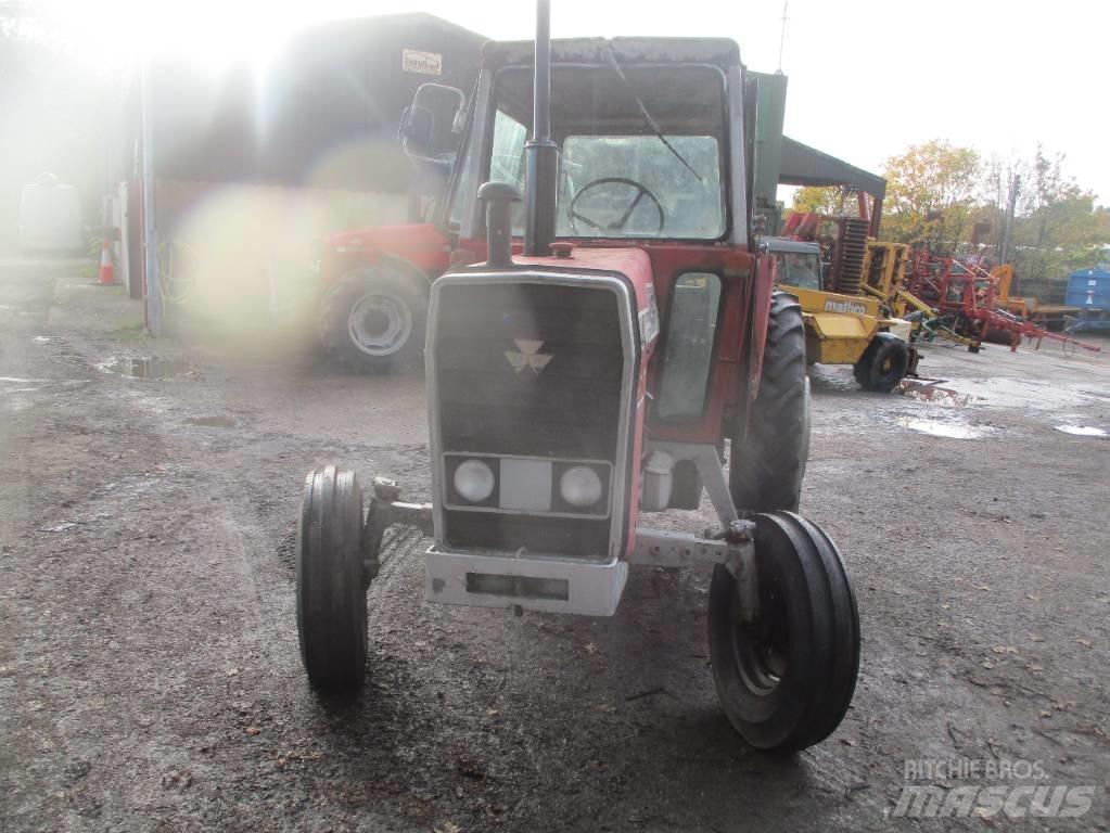 Massey Ferguson 590 Traktorit