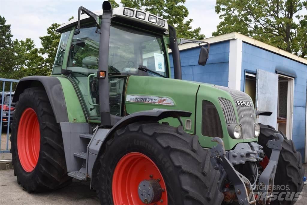Fendt 712 Vario Traktorit