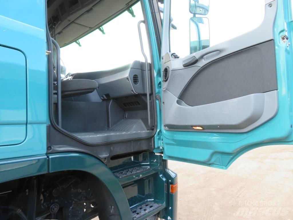 Mercedes-Benz 6X4 Puuautot