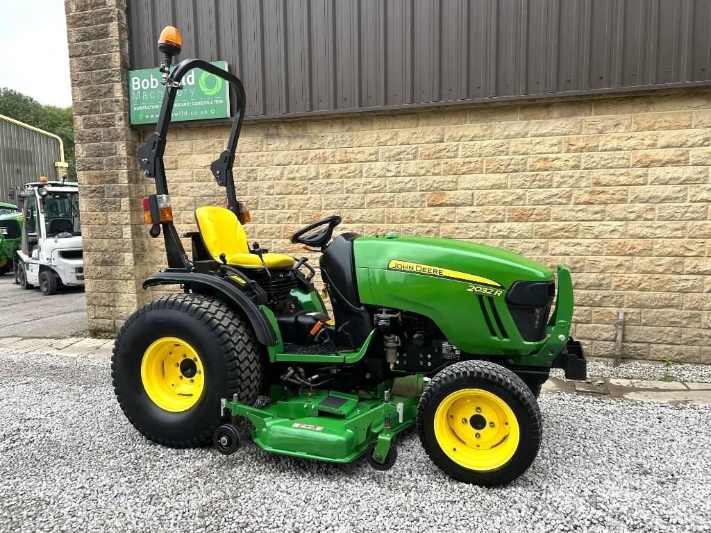 John Deere 2032R Taajamatraktorit
