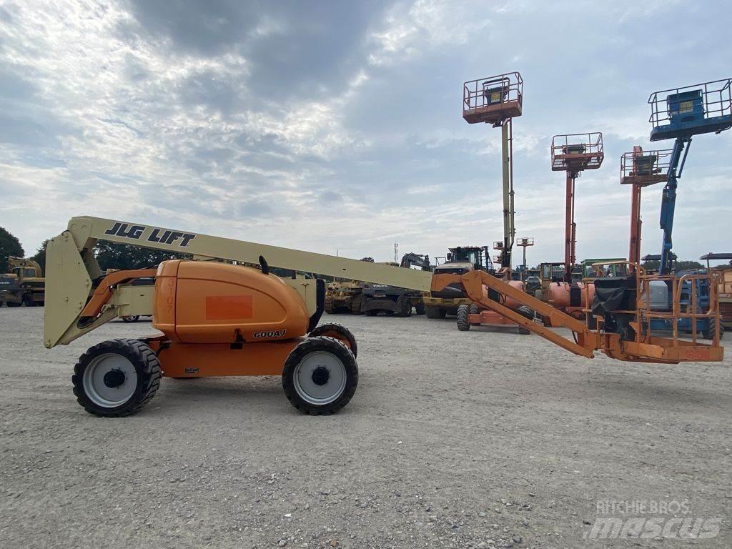 JLG 600AJ Kuukulkijat