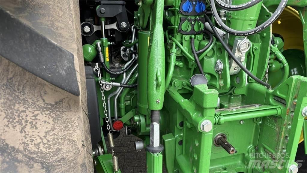 John Deere 6R215 Traktorit