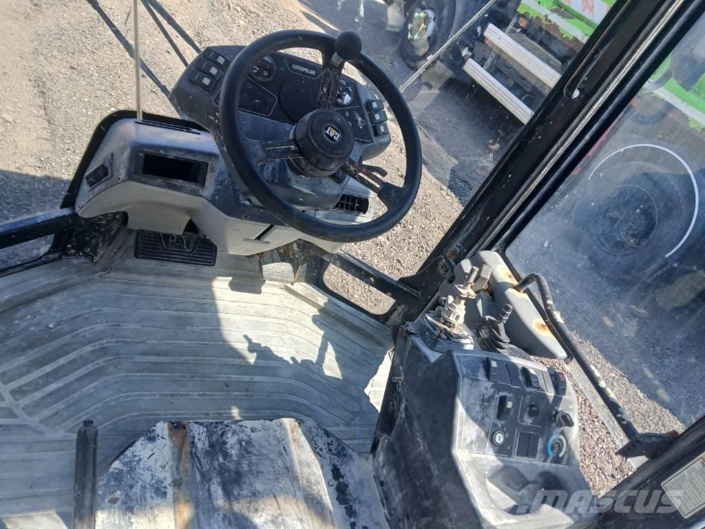 CAT 906 Ohjaamo ja sisusta