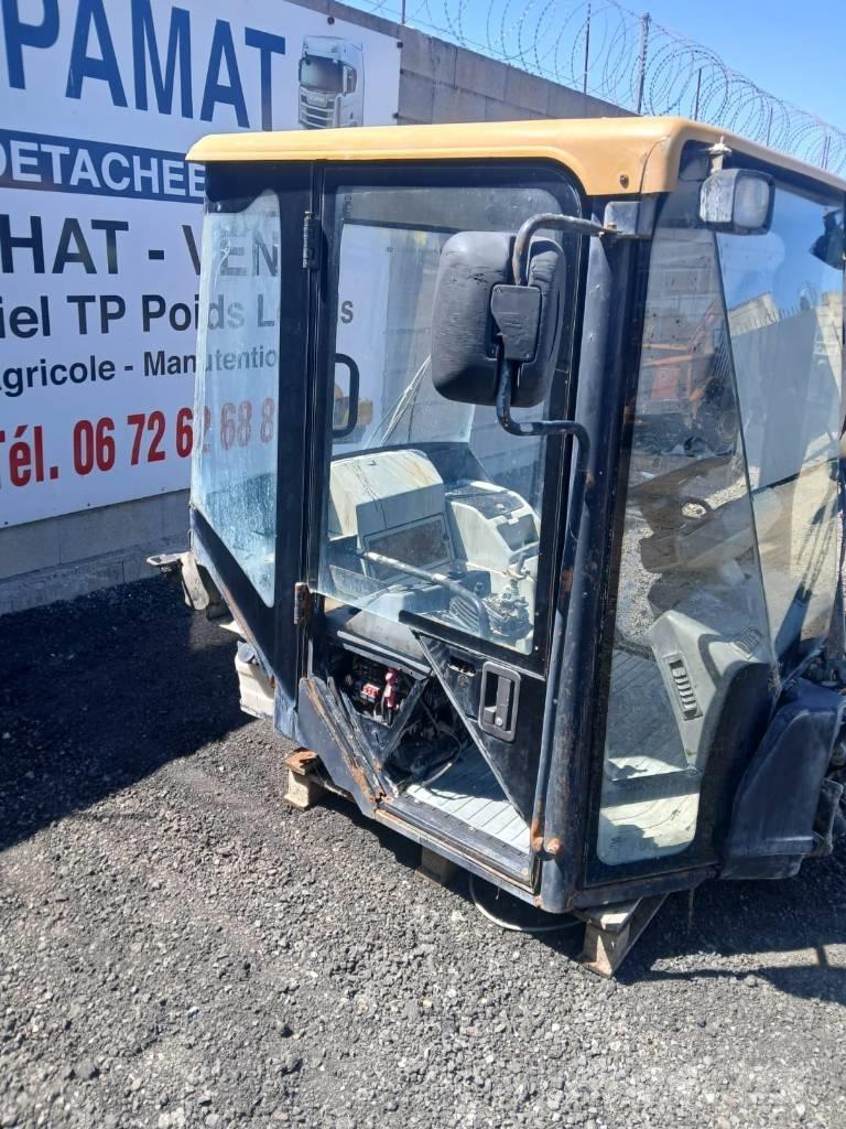 CAT 906 Ohjaamo ja sisusta