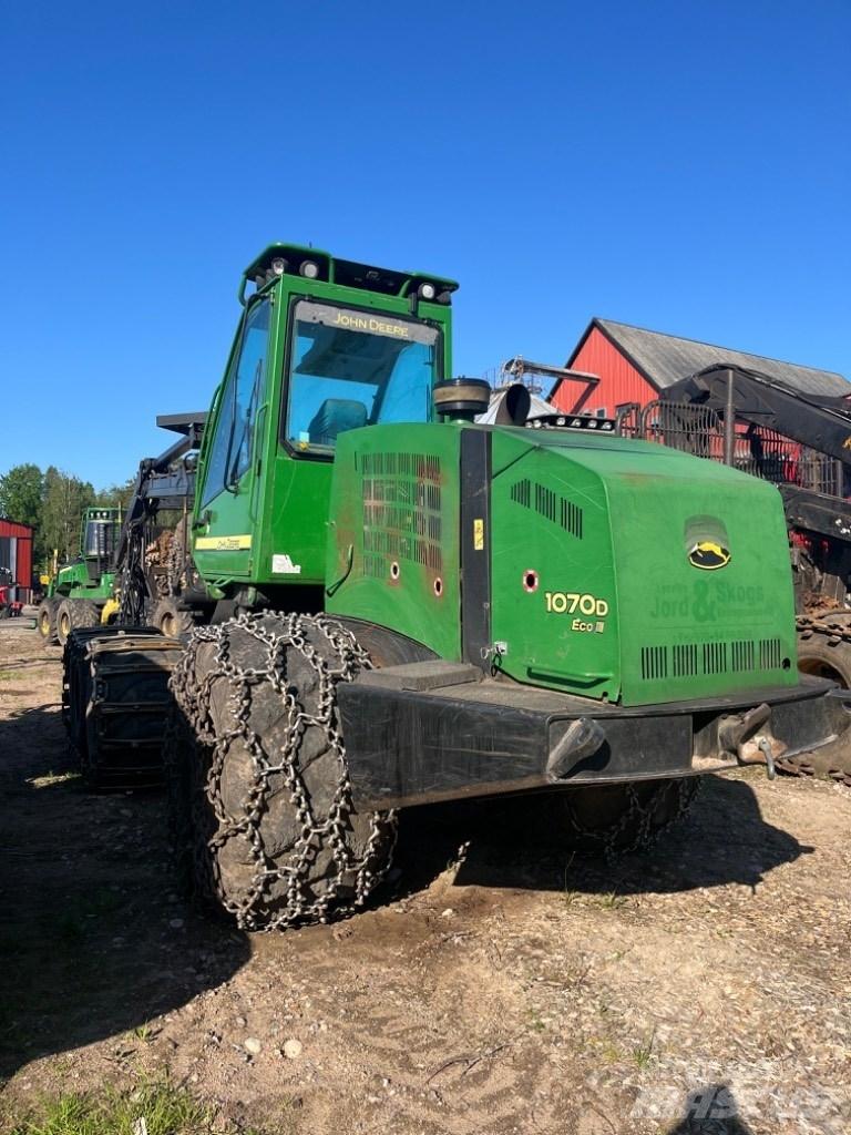 John Deere 1070 D Harvesterit