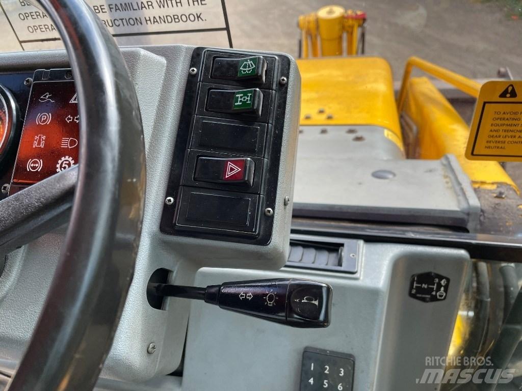 Massey Ferguson 750 Kaivurikuormaajat