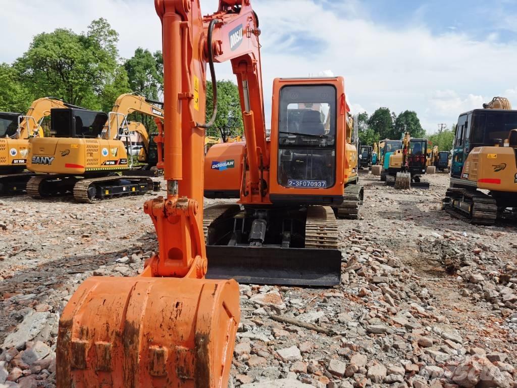 Doosan DX75 Midikaivukoneet 7t - 12t