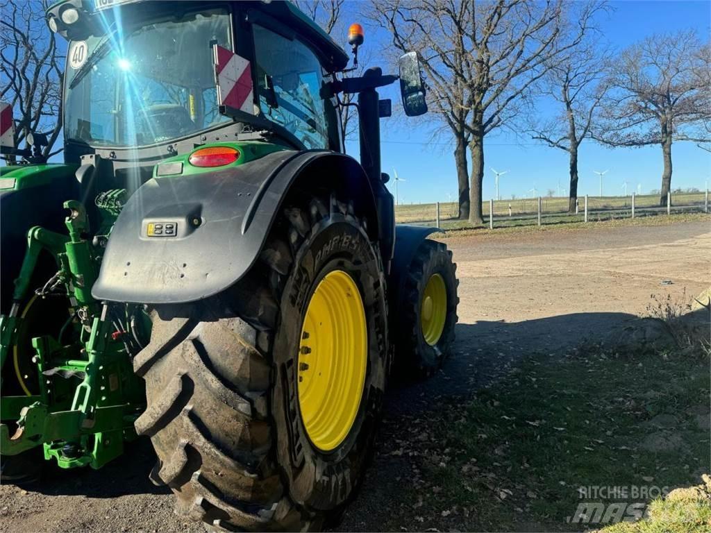 John Deere 6230R Traktorit