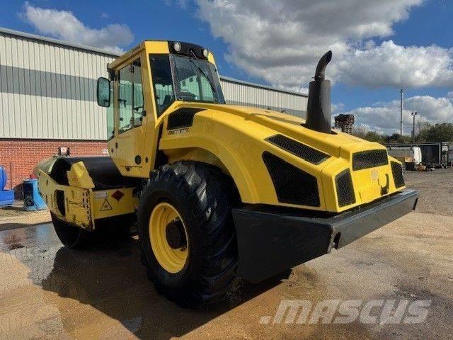 Bomag BW 213 D H-4 Yksivalssijyrät