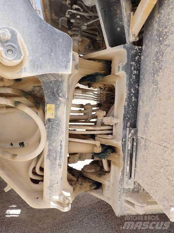 Komatsu WA600-8EO Pyöräkuormaajat