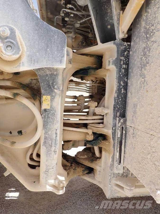 Komatsu WA600-8EO Pyöräkuormaajat