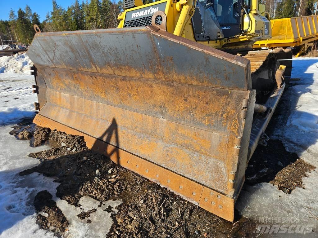 Komatsu D 65 PX Telaketjupuskutraktorit