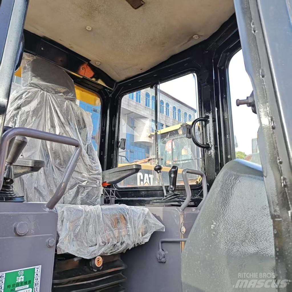 CAT D 5 K Telaketjupuskutraktorit