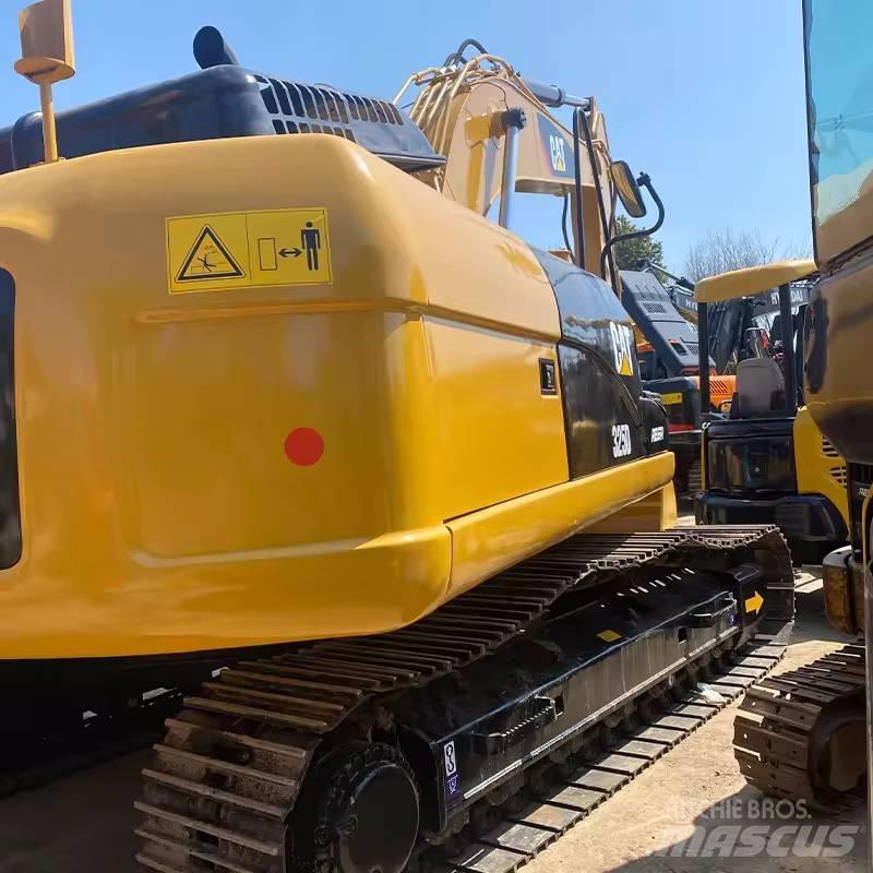 CAT 325 D Telakaivukoneet